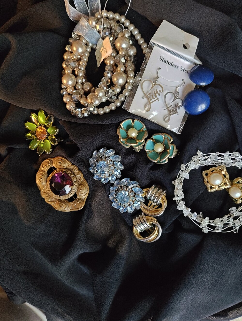 Assorted Vintage Jewelry; Set in Blue, Green, Gold and Pearl Tones